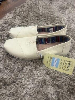 TOMS Cream Canvas Slip-On Flats with Multicolor Lining